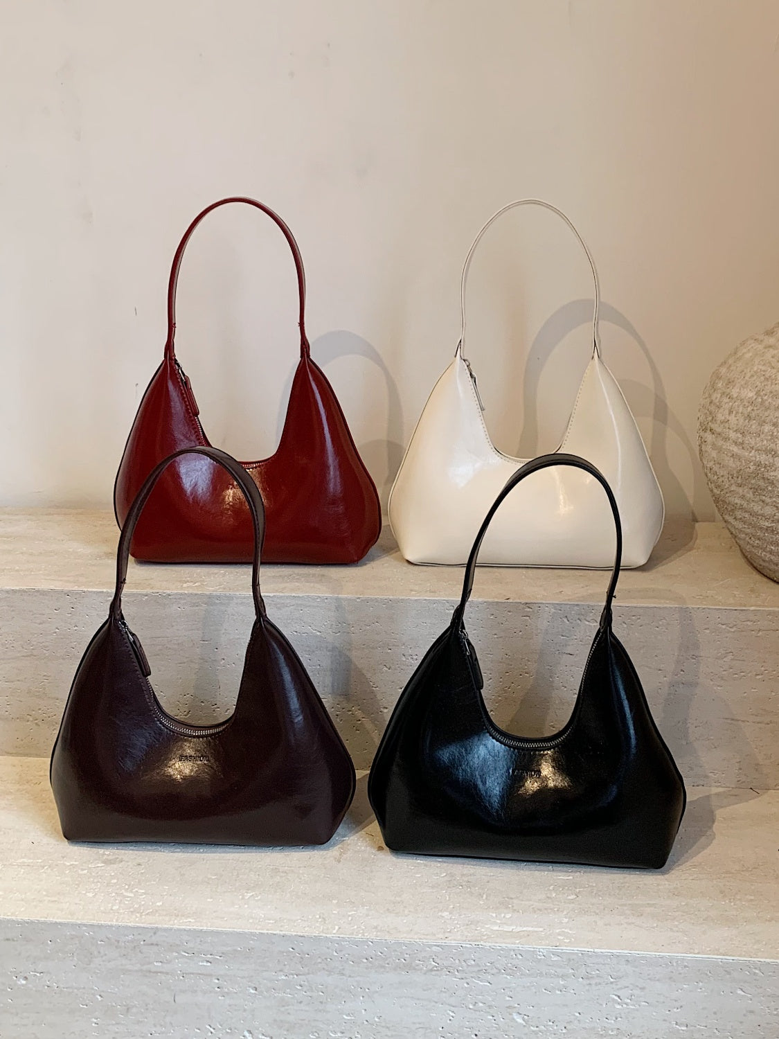 Ida - PU Leather Moon Shape Shoulder Bag i stilren design