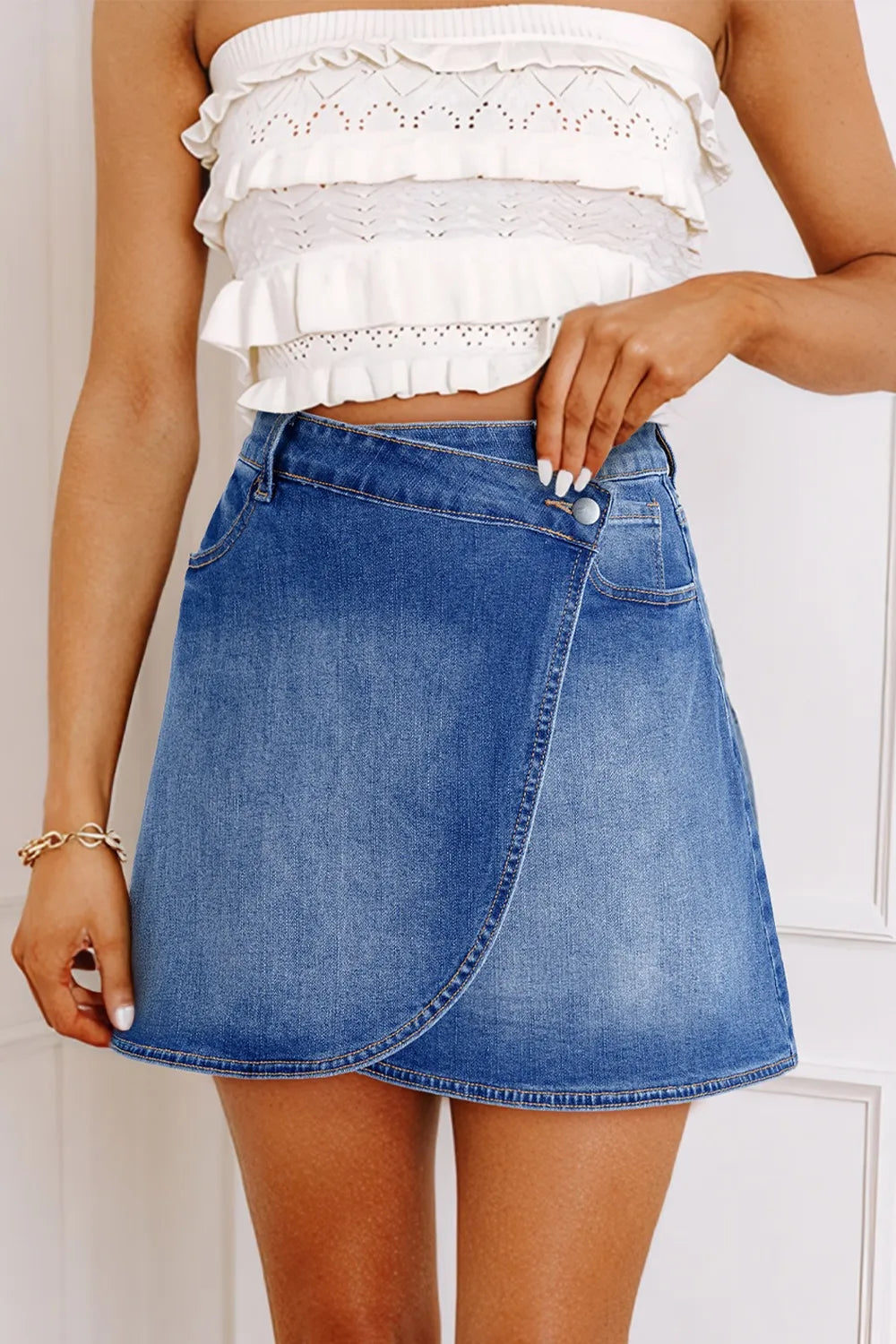 Isabelle - Wrapped Crossed Waist Denim Mini Skirt för stiliga looks