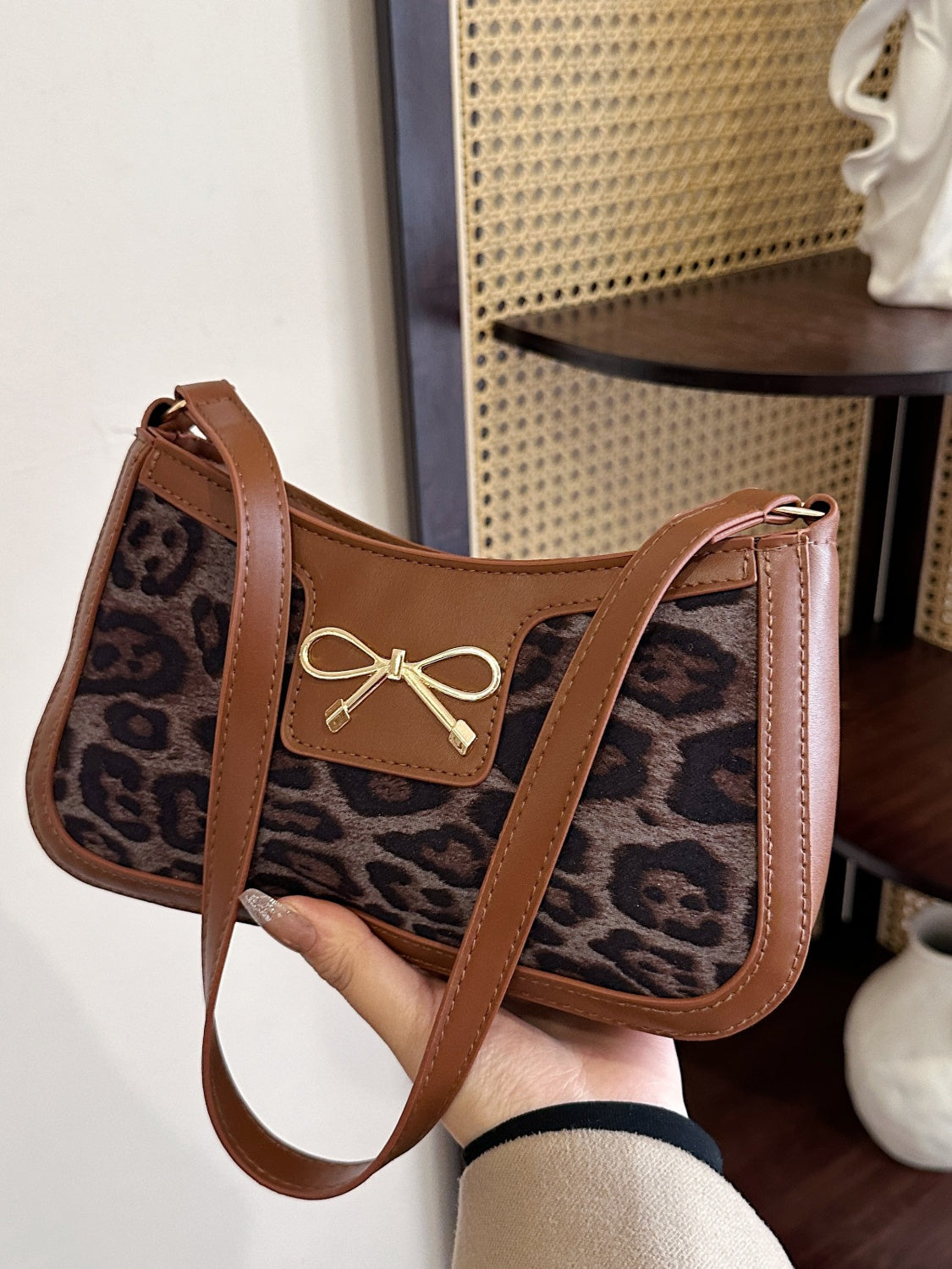 Elin - Charmig Bow Leopard PU Leather Handbag i liten storlek