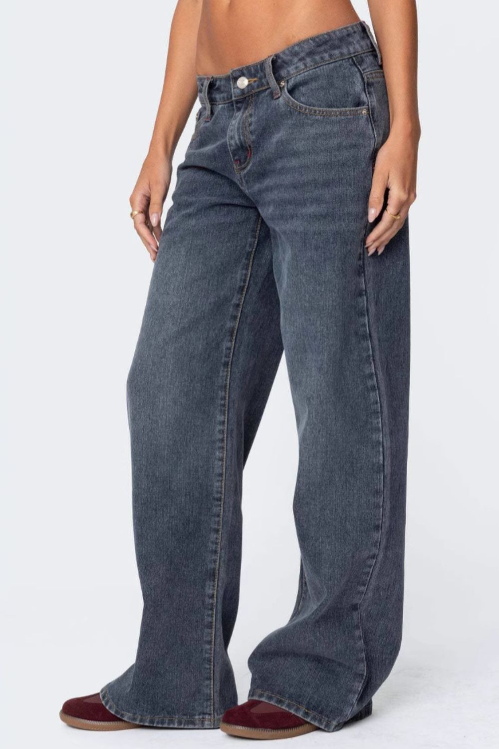 Kaia - Moderiktiga wide leg jeans med fickor