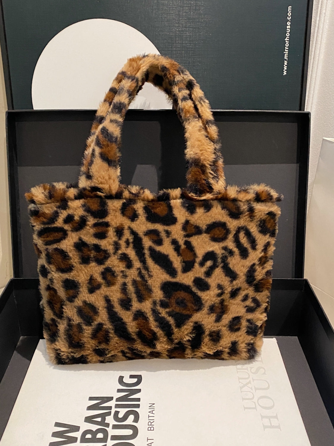 Ebba - Leopard Fluff Handbag med dragkedja för stiliga stunder