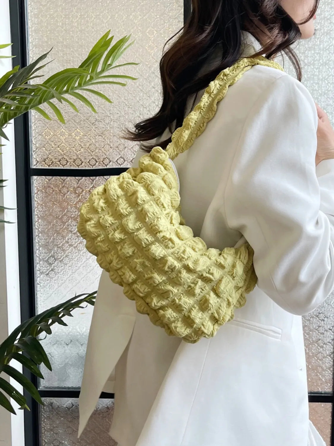 Joline - Cloud Puff Textured Shoulder Bag med stilren design