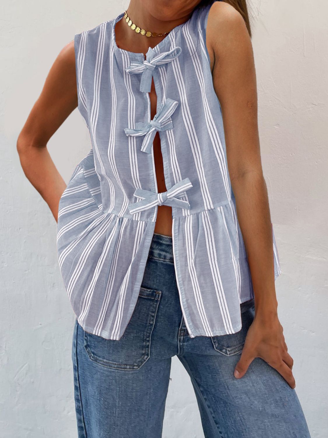 Juni - Tied striped round neck tank med avslappnad stil