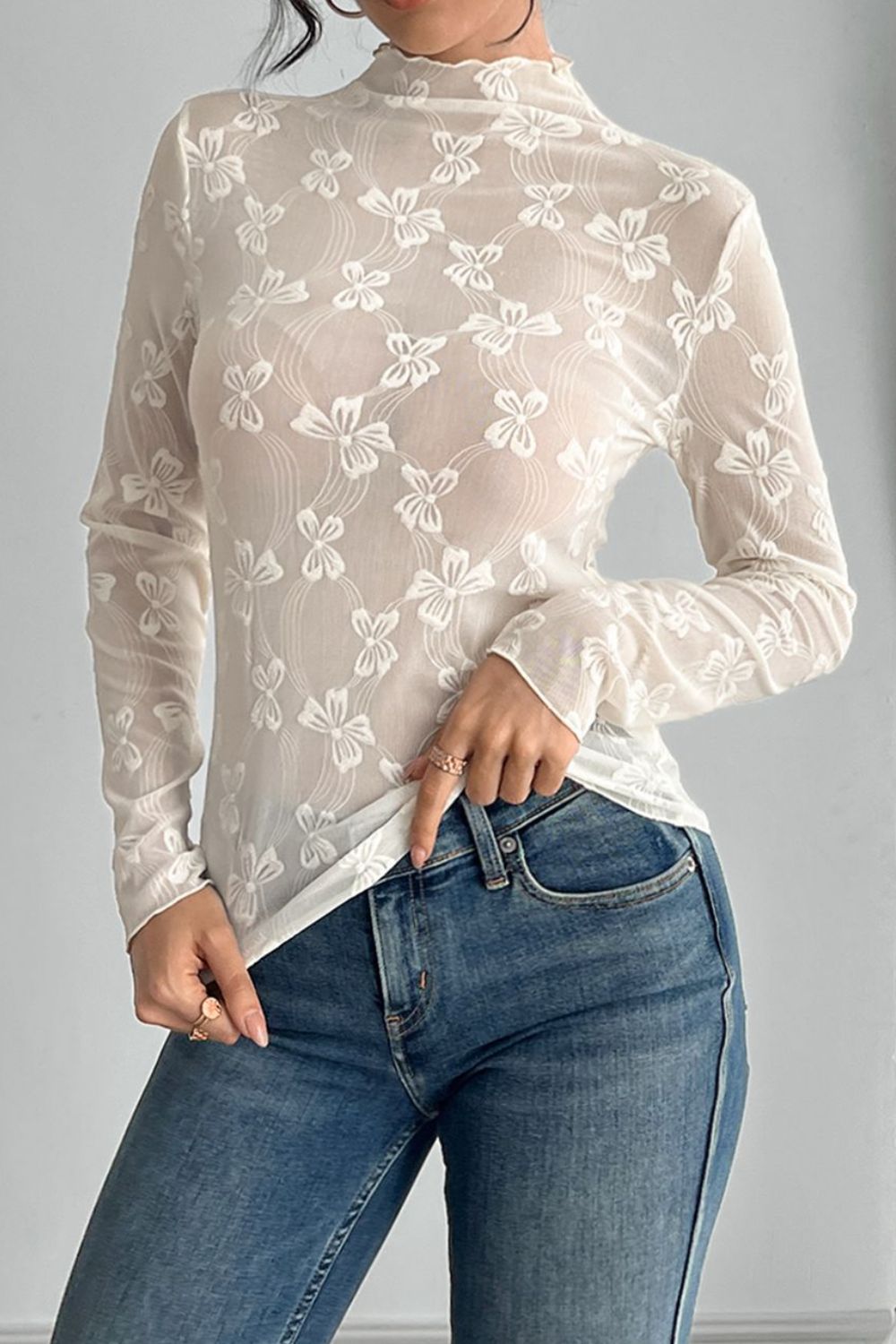 Meja - Bow Print Mock Neck Long Sleeve T-Shirt med stiligt mönster