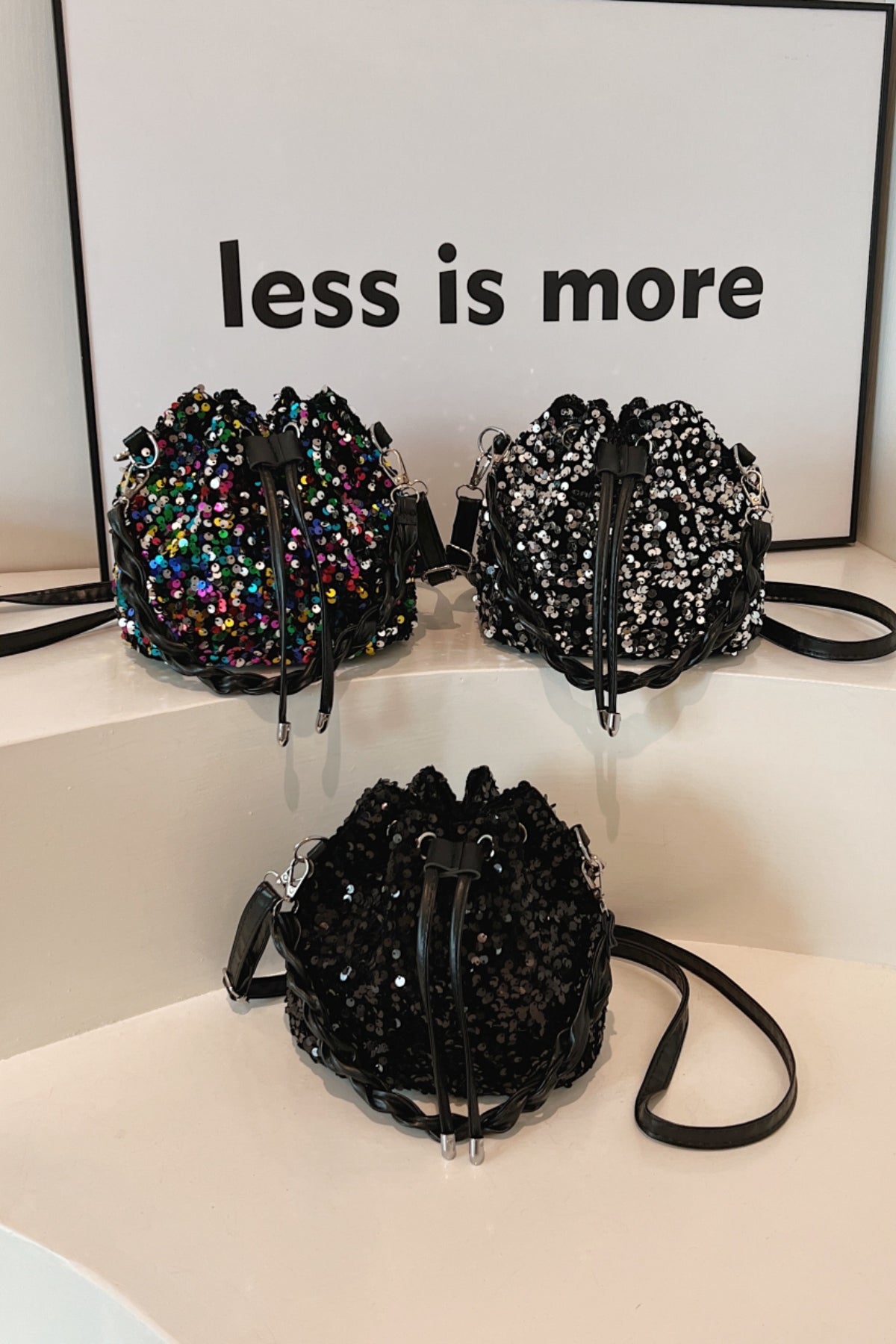 Elsa - Glamourös sequin drawstring bucket bag i liten storlek