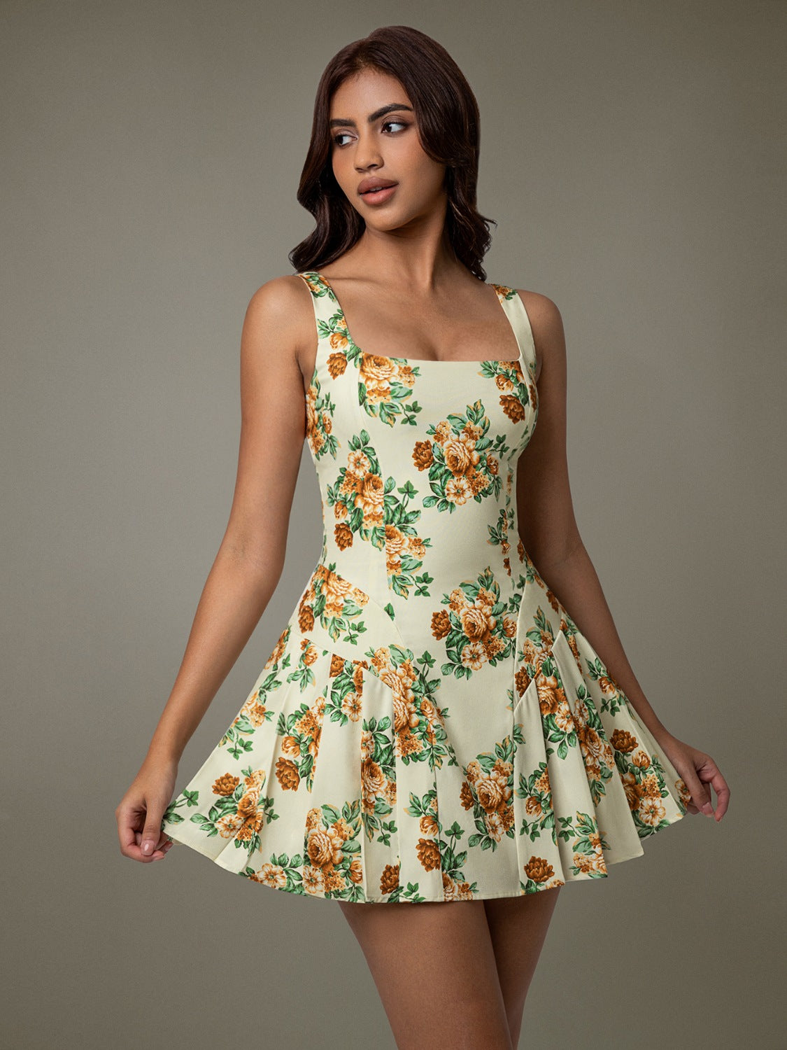 Celina - Floral Sleeveless Mini Pleated Dress med elegant design