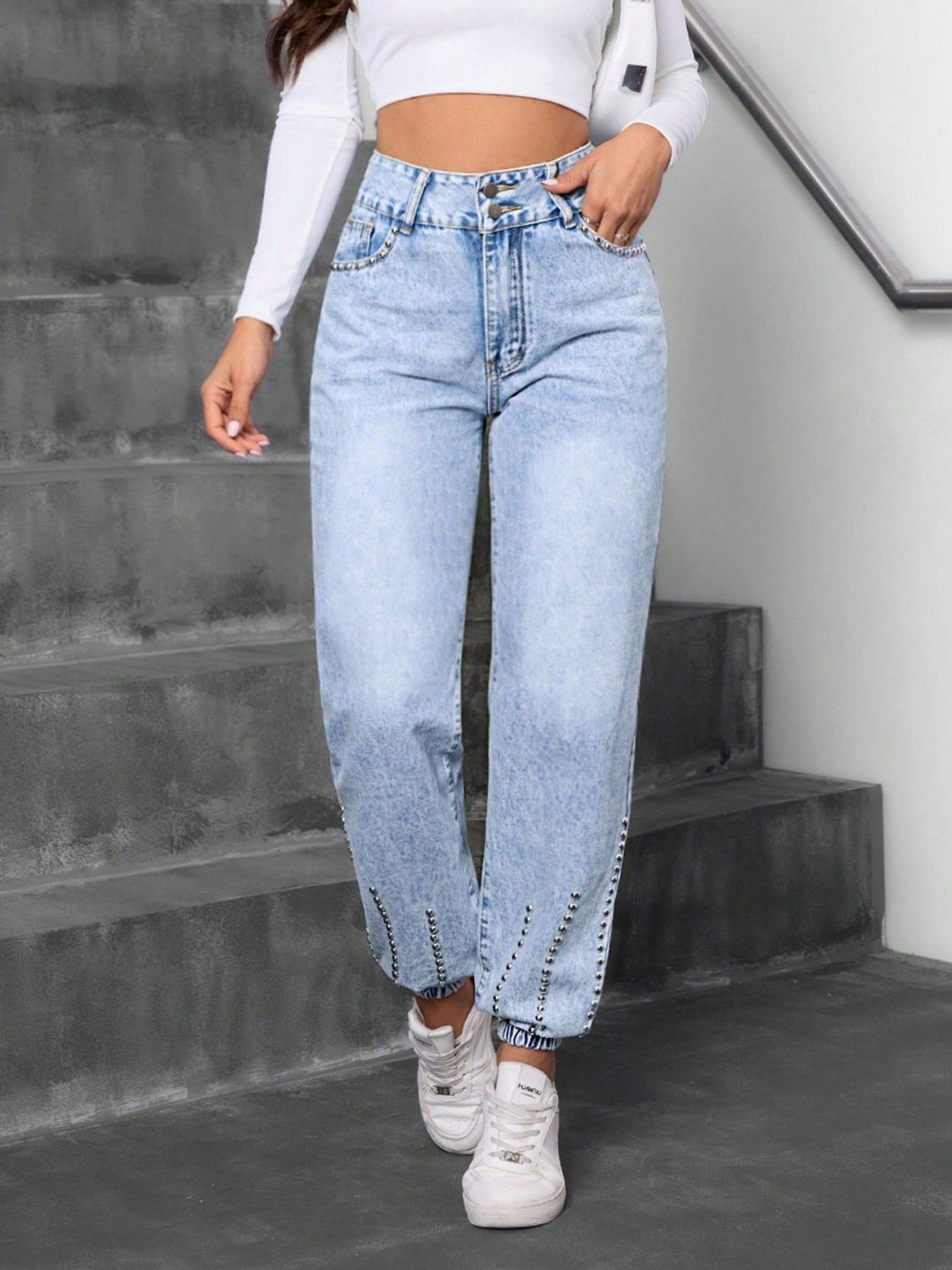 Ines - Stilsäkra studded high waist jeans med fickor