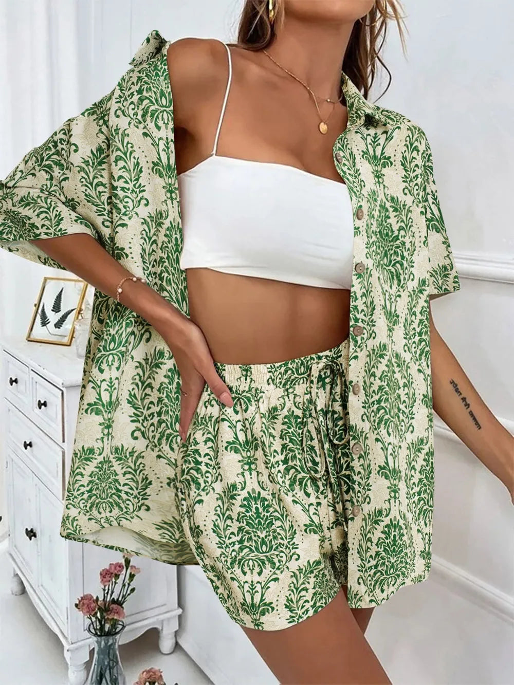 Thea - Söt set med knäppbar topp och shorts