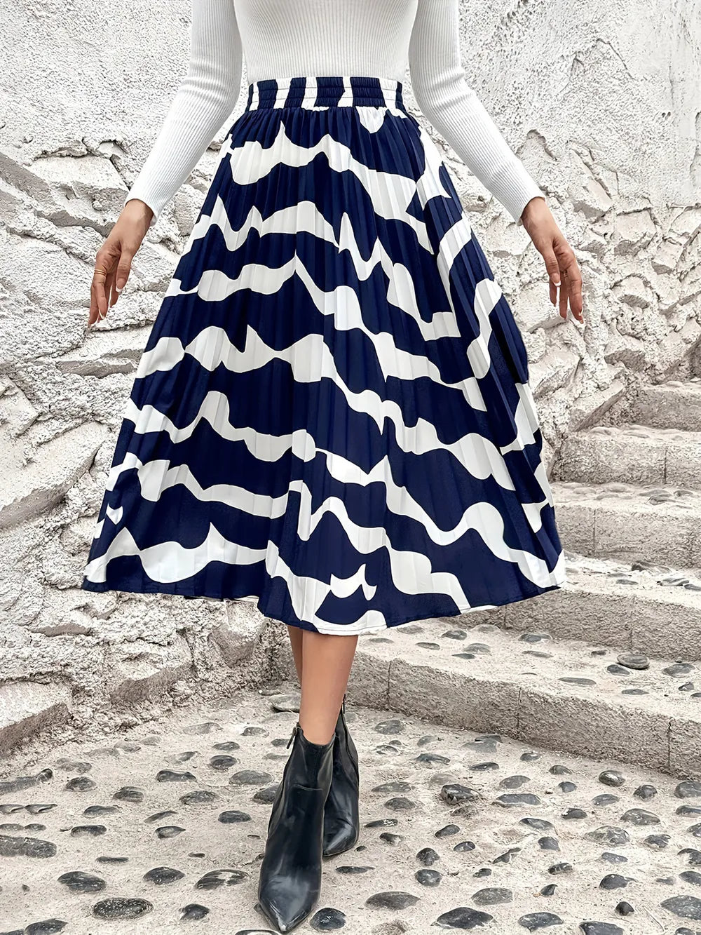 Ida - Fållad tryckt midiskirt med elastisk midja