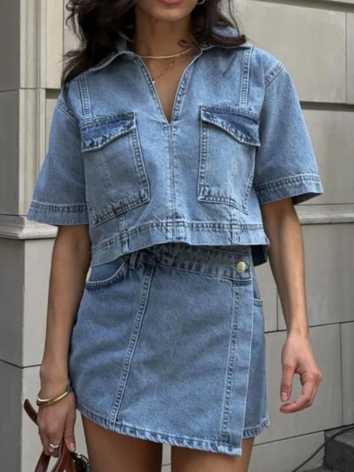 Frida - Johnny Collar topp och skort i denimset för stiliga dagar
