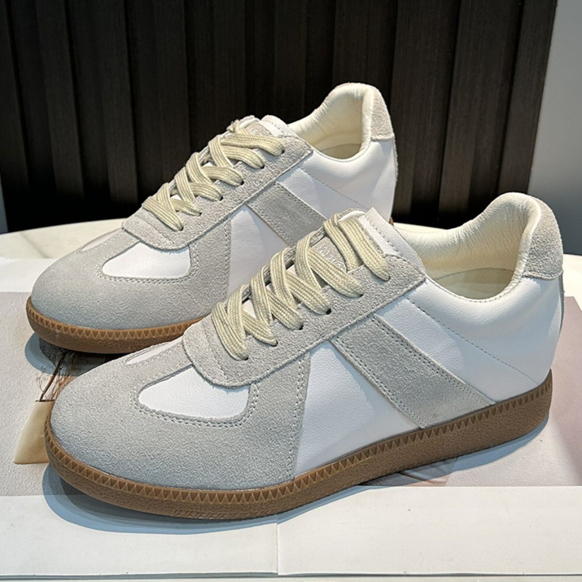 Vilja - Runda tå flats sneakers med bekväm passform