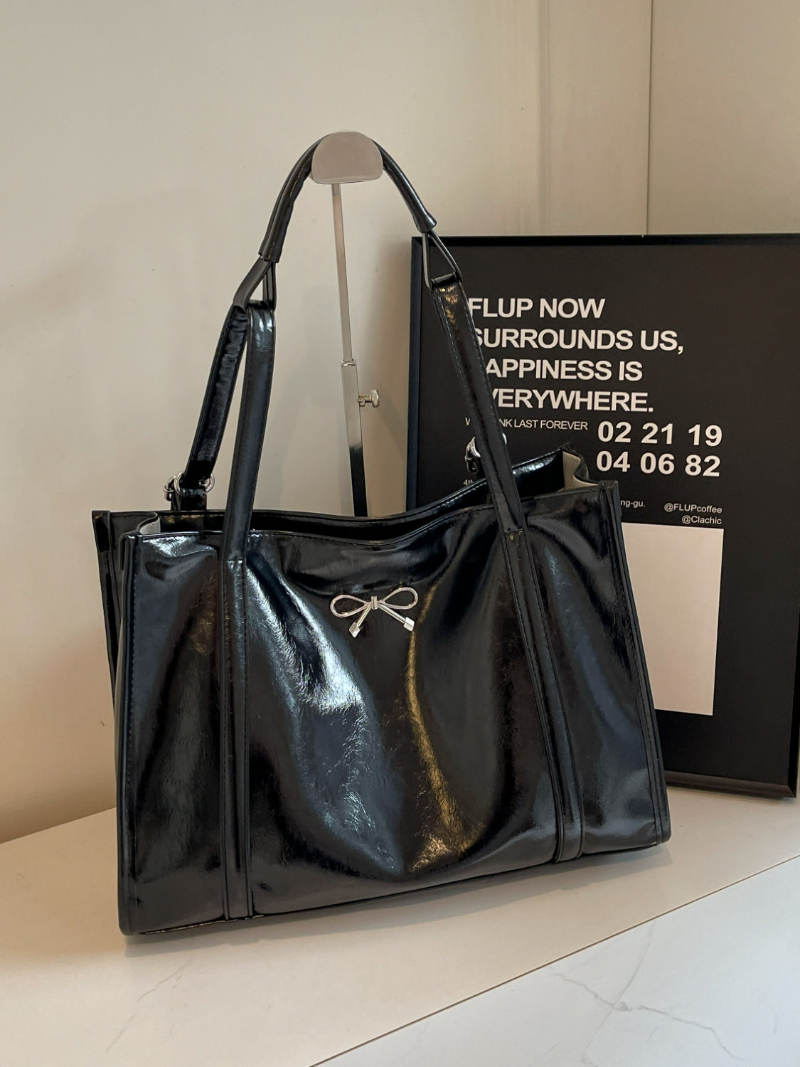 Julia - Stilren PU leather bow shoulder bag med stora mått