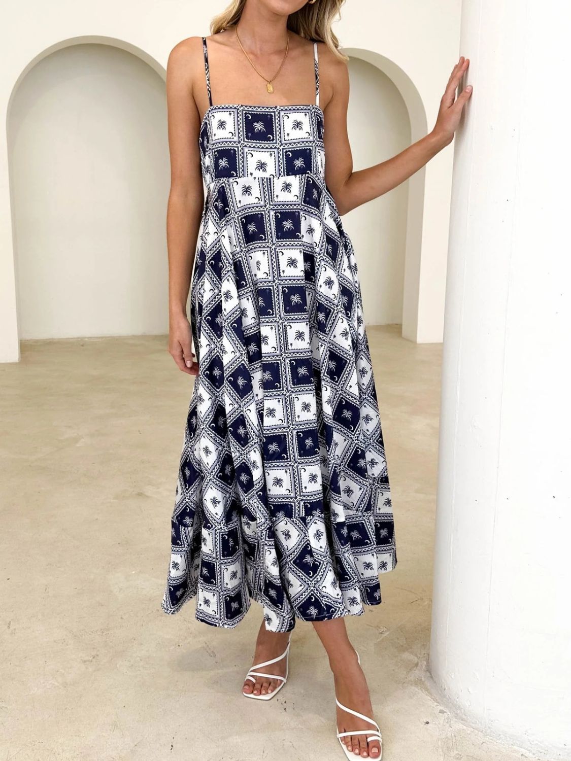 Jacqueline - Tryckt kvadratisk halsringning midi cami klänning