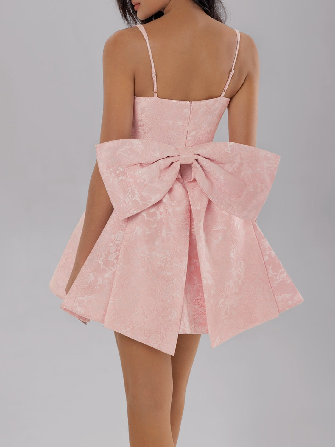 Cecilia - Satin mini cami klänning med rosett och rynkning