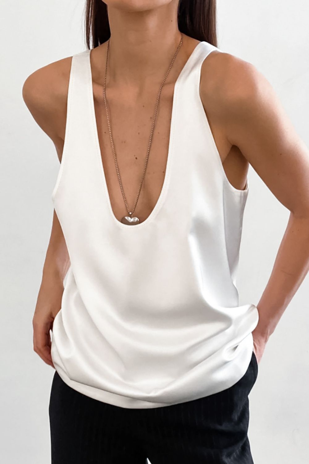 Lova - Scoop neck wide strap tank med enkel design