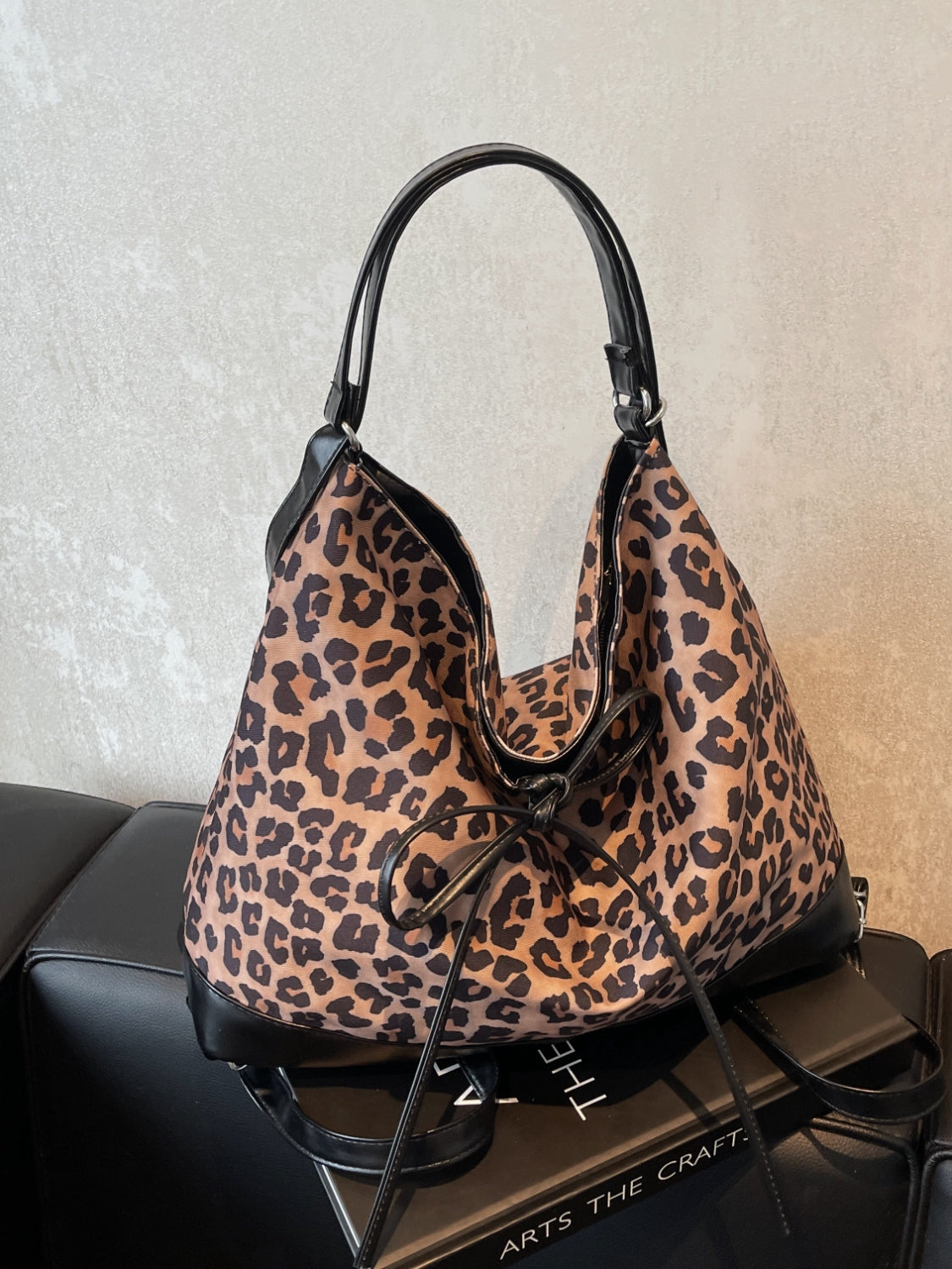 Ella - Leopard Dual Purpose Crossbody Bag med praktisk design