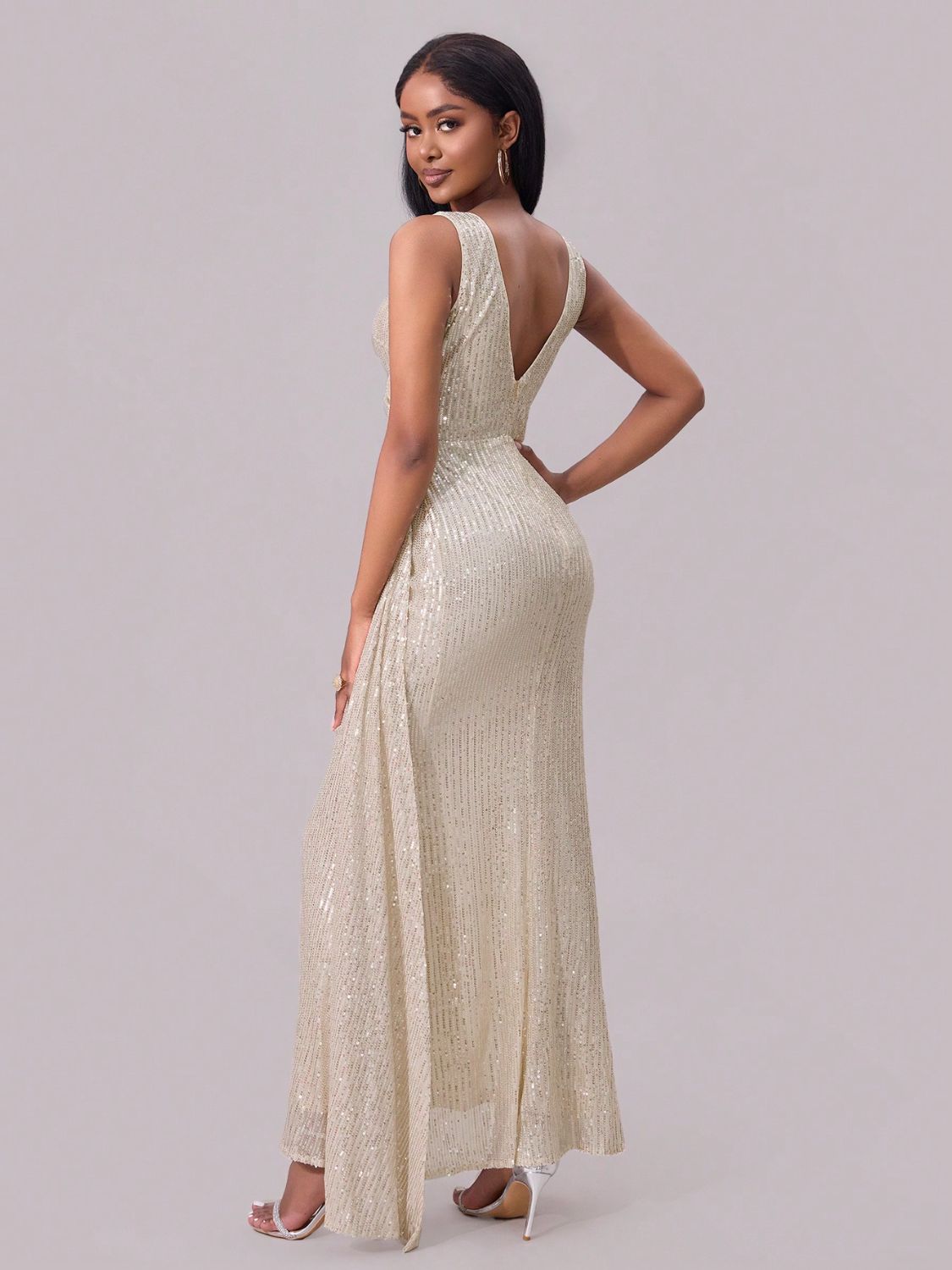 Bianca - Glittrande slit surplice ärmlös maxiklänning