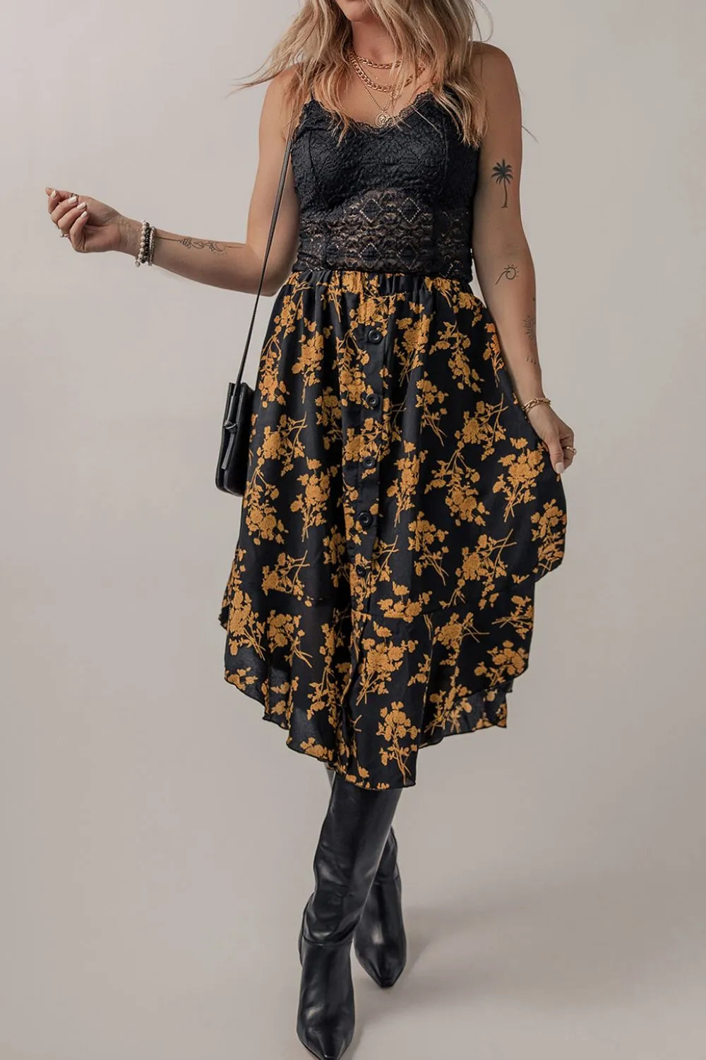 Emma - Floral Buttoned Ruffle Hem Skirt med elegant design