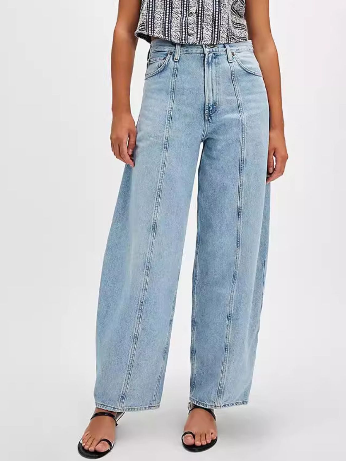 Mirea - Bekväma wide leg jeans med fickor och knappstängning